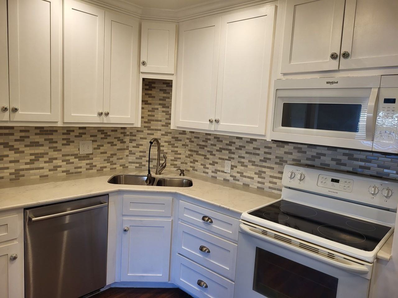 516 North Broadway - Photo 3 of 30