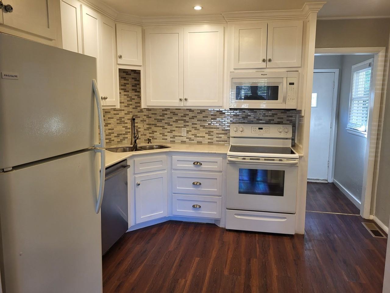 516 North Broadway - Photo 4 of 30