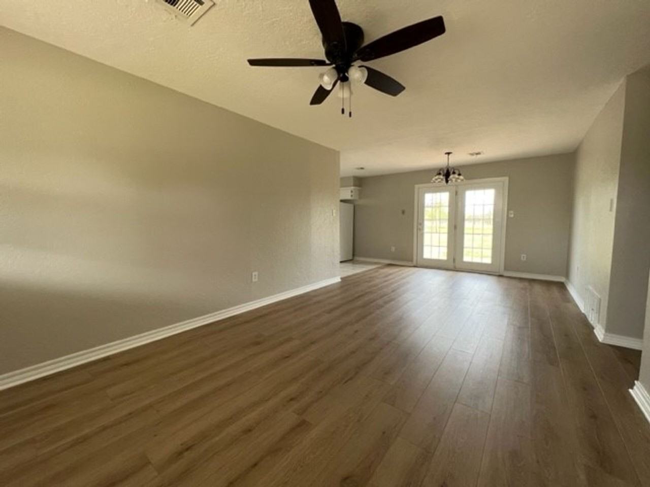 130 Ne Fullerton St - Photo 2 of 13
