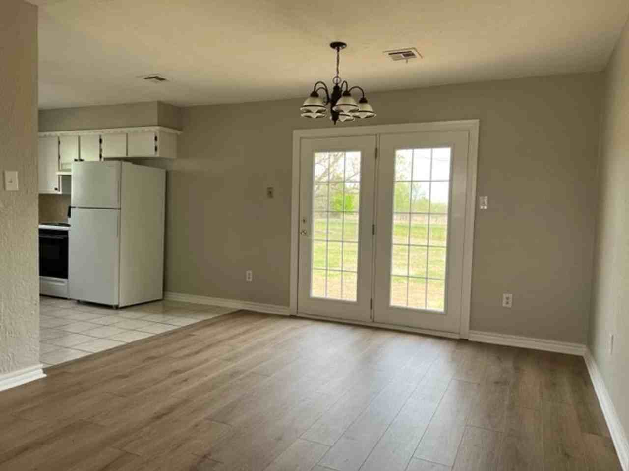 130 Ne Fullerton St - Photo 3 of 13