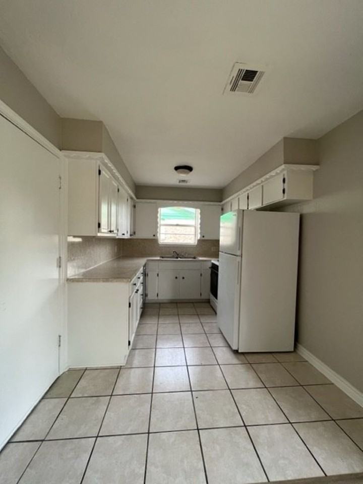 130 Ne Fullerton St - Photo 4 of 13