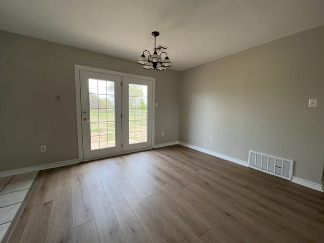 130 Ne Fullerton St - Photo 6 of 13