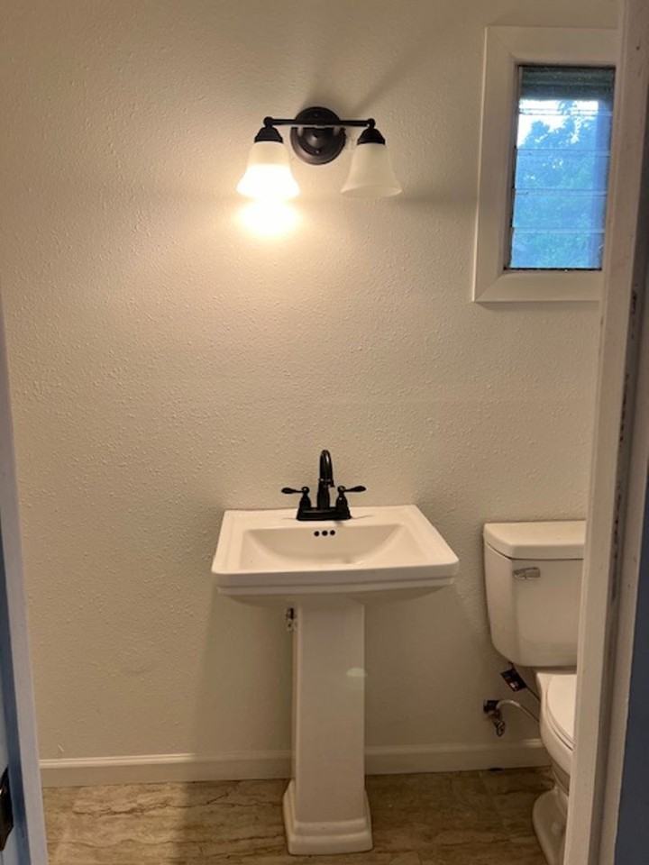 3227 12th St - Photo 2 of 6