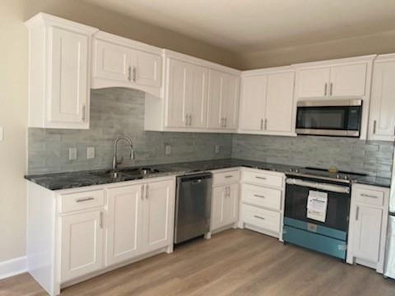 2203 Kenley St - Photo 3 of 9