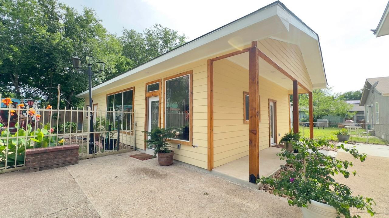 710 W Baetz Blvd #2 - Photo 3 of 13