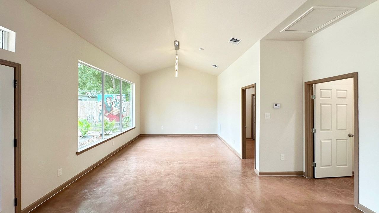 710 W Baetz Blvd #2 - Photo 4 of 13