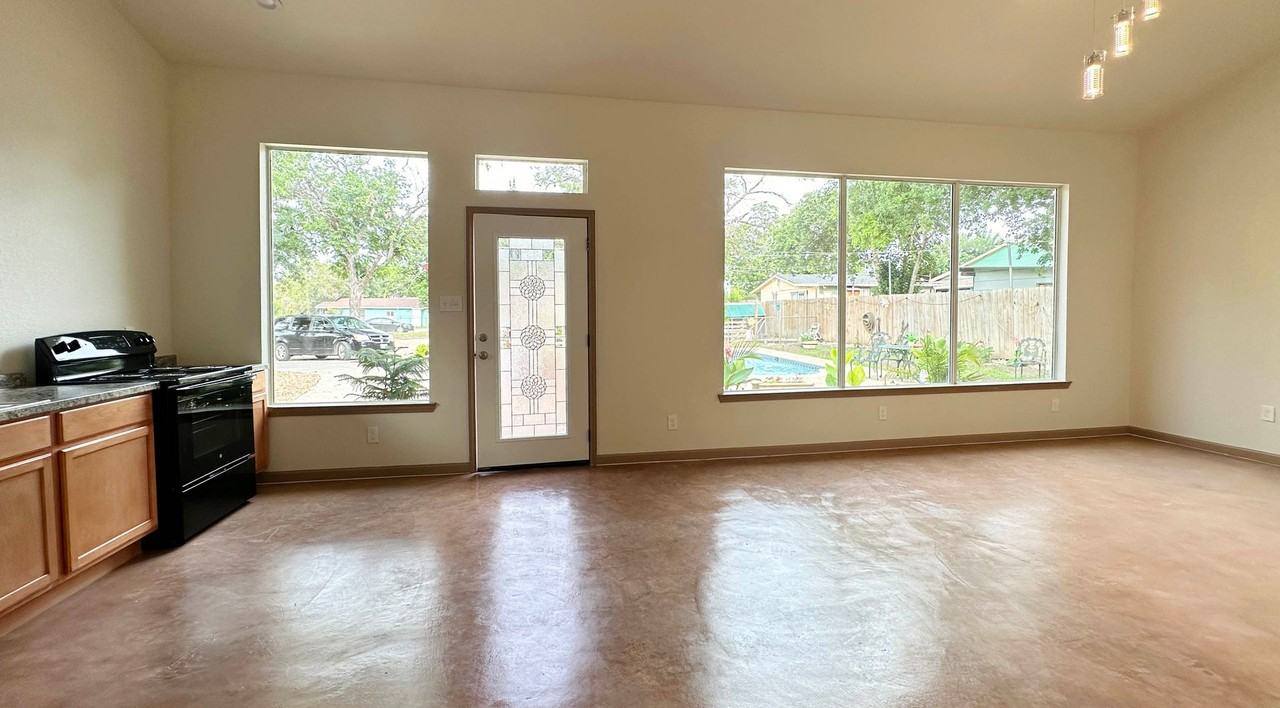 710 W Baetz Blvd #2 - Photo 5 of 13