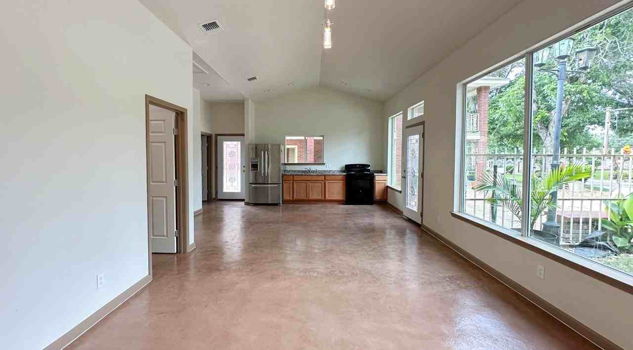 710 W Baetz Blvd #2 - Photo 6 of 13