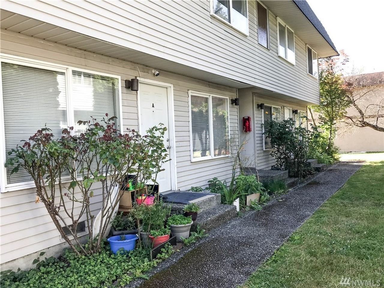 Lynnwood 4-plex - Photo 2 of 2