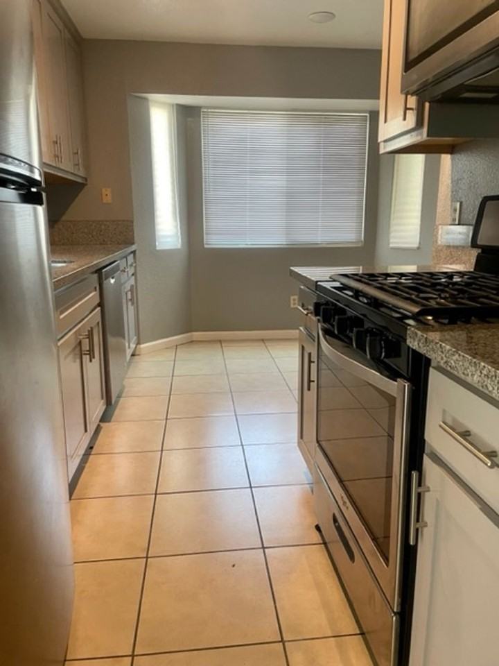 435 Ripona Avenue - Photo 3 of 12