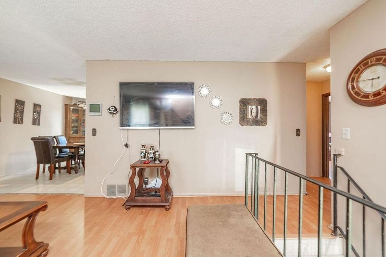 613 Van Buren St Ne - Photo 4 of 21