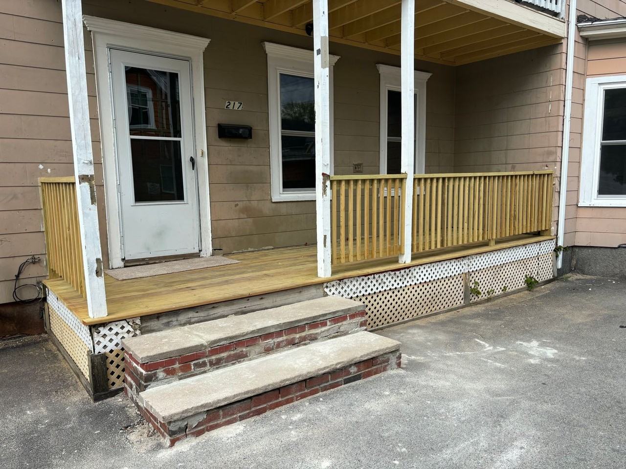 217 Pine St - Photo 2 of 10