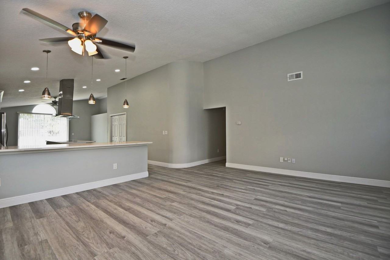 1118 Sugarberry Trl - Photo 3 of 35