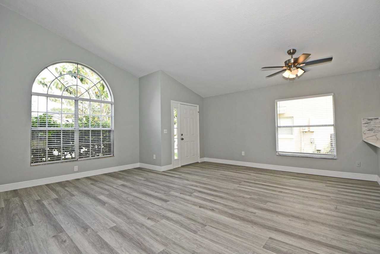 1118 Sugarberry Trl - Photo 5 of 35