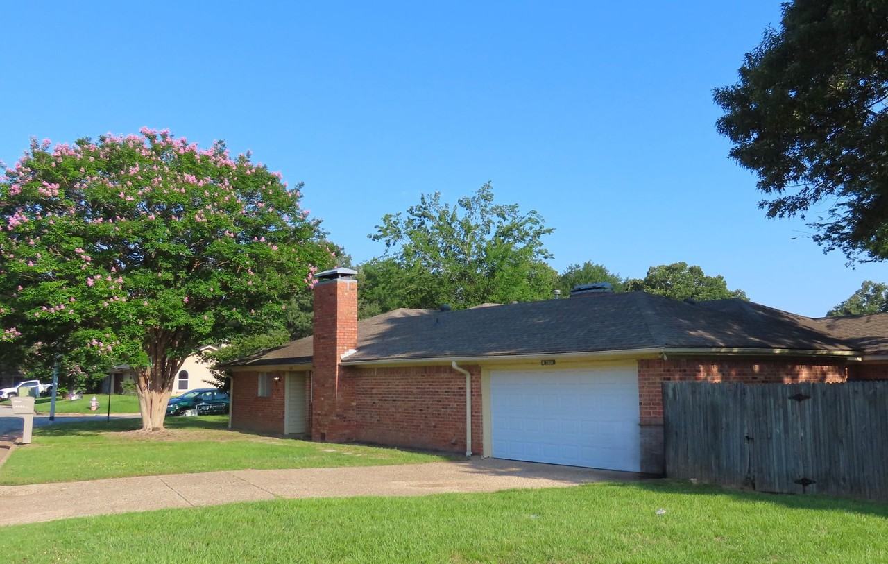 2600 Kensington Dr - Photo 2 of 30
