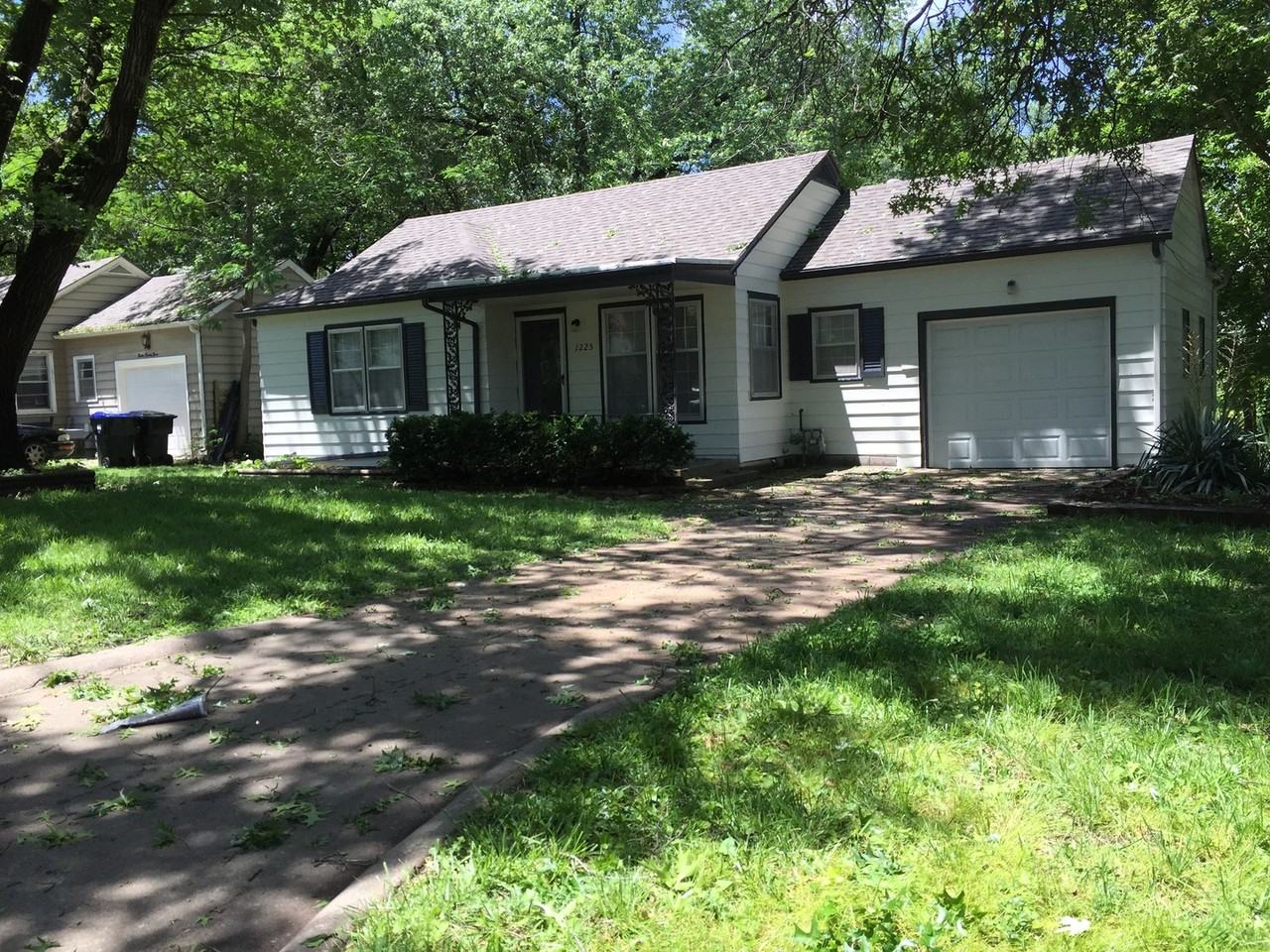 1225 Sw Watson Ave - Photo 3 of 30