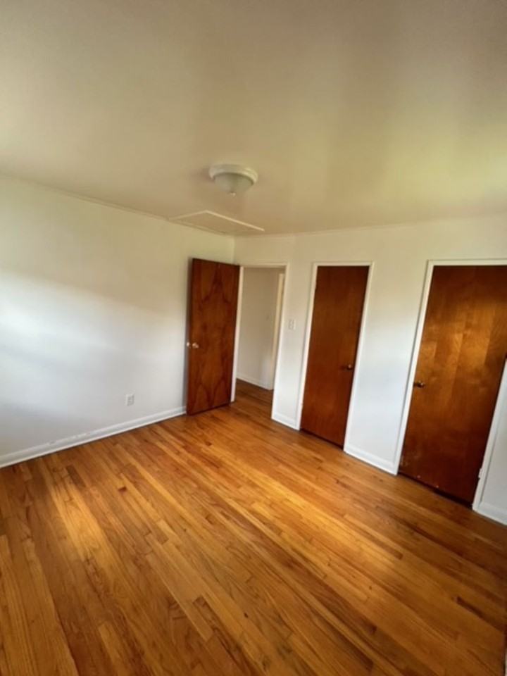 5817 S Neenah Ave - Photo 3 of 22