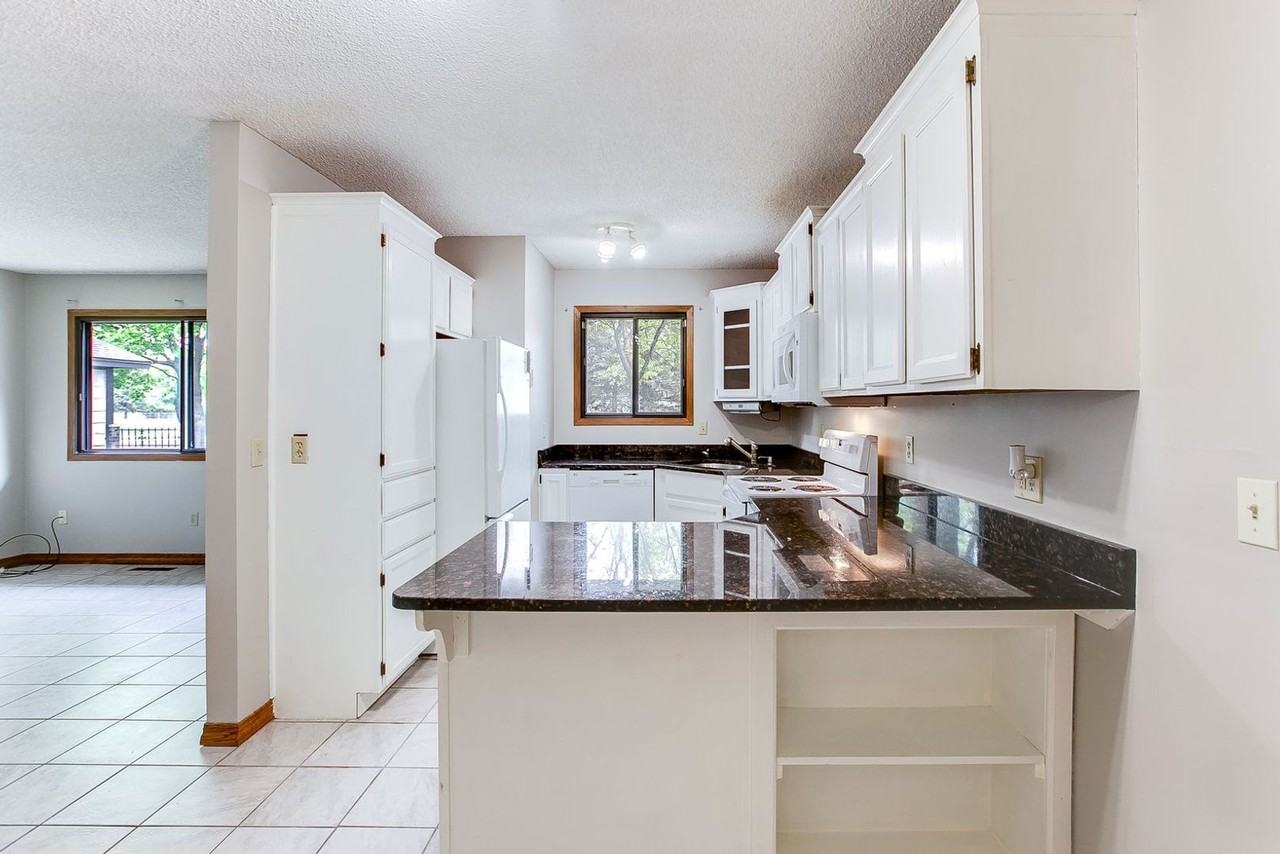 7505 Villa Ct - Photo 4 of 10
