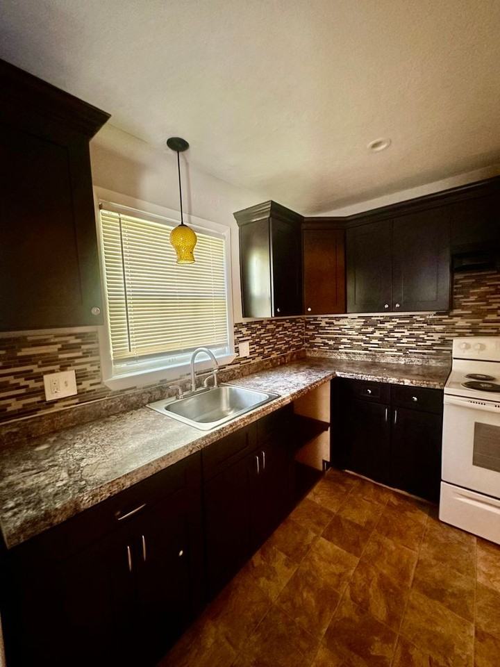 8101 Brooklyn Ave - Photo 3 of 16