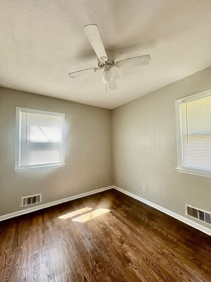 8101 Brooklyn Ave - Photo 4 of 16