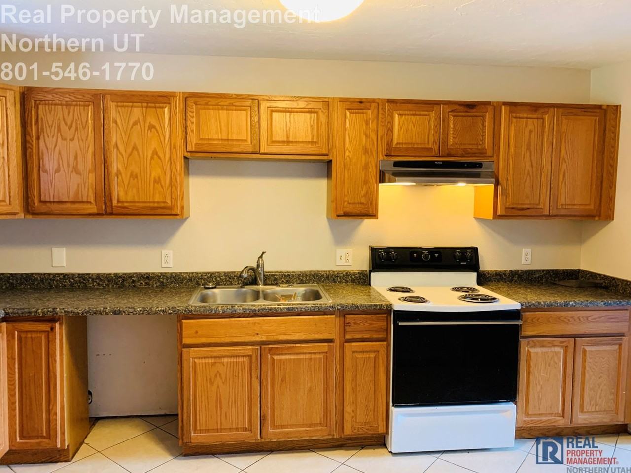 628 E 1050 N - Photo 5 of 28