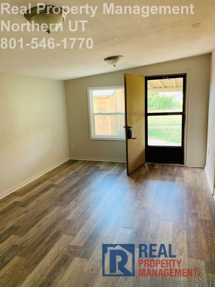 628 E 1050 N - Photo 7 of 28