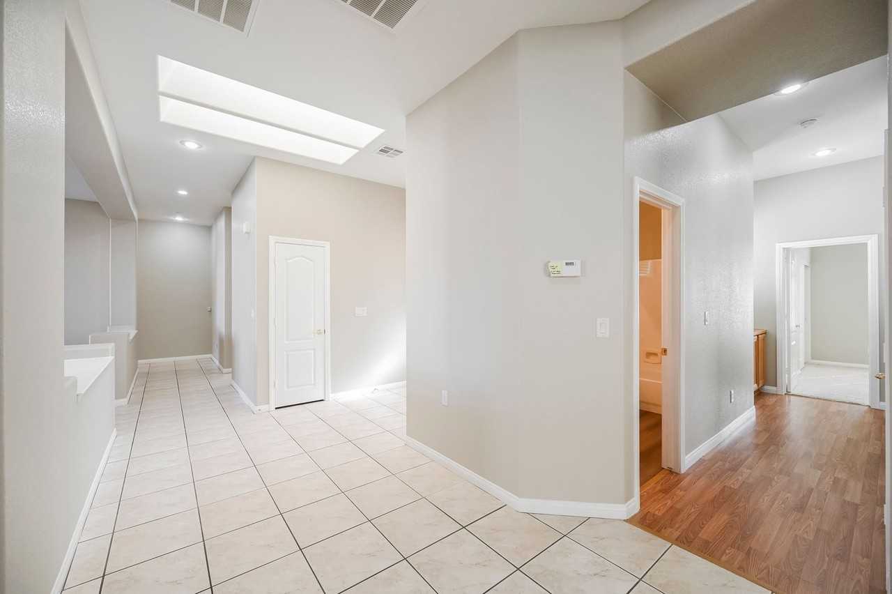 2716 Thomasville Ave - Photo 7 of 36