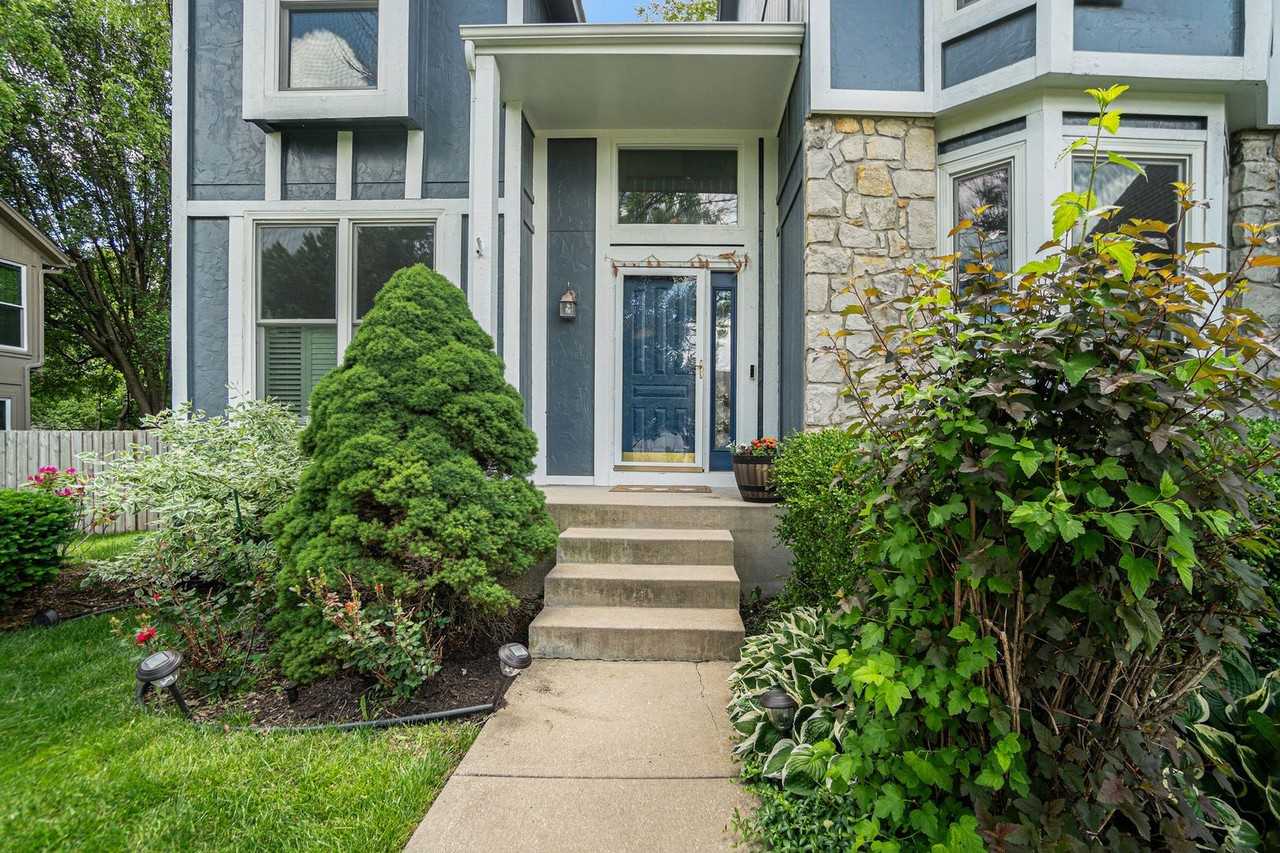 13102 Grandview St - Photo 2 of 42