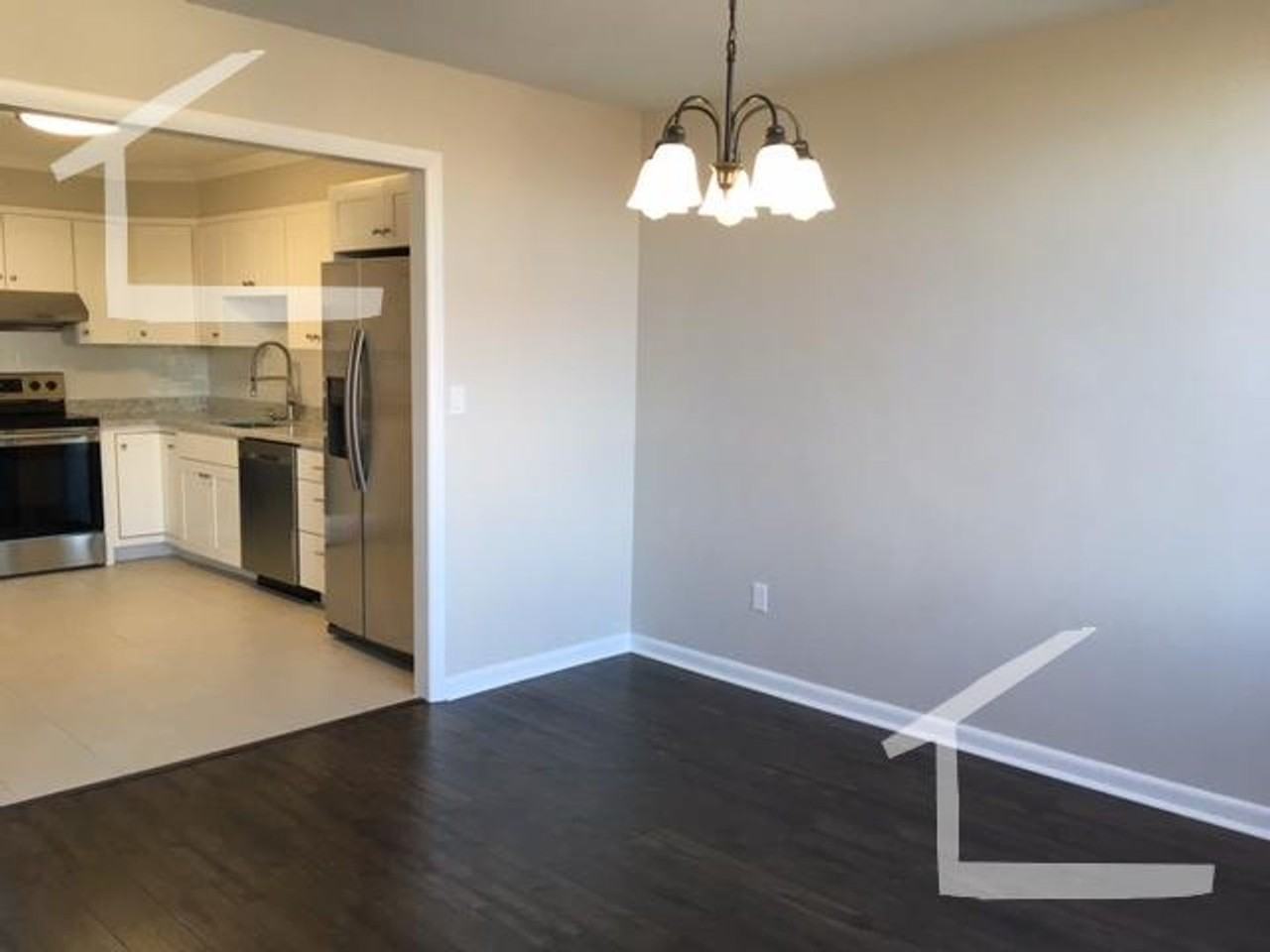 20 Hammond Pond Pkwy - Photo 3 of 28