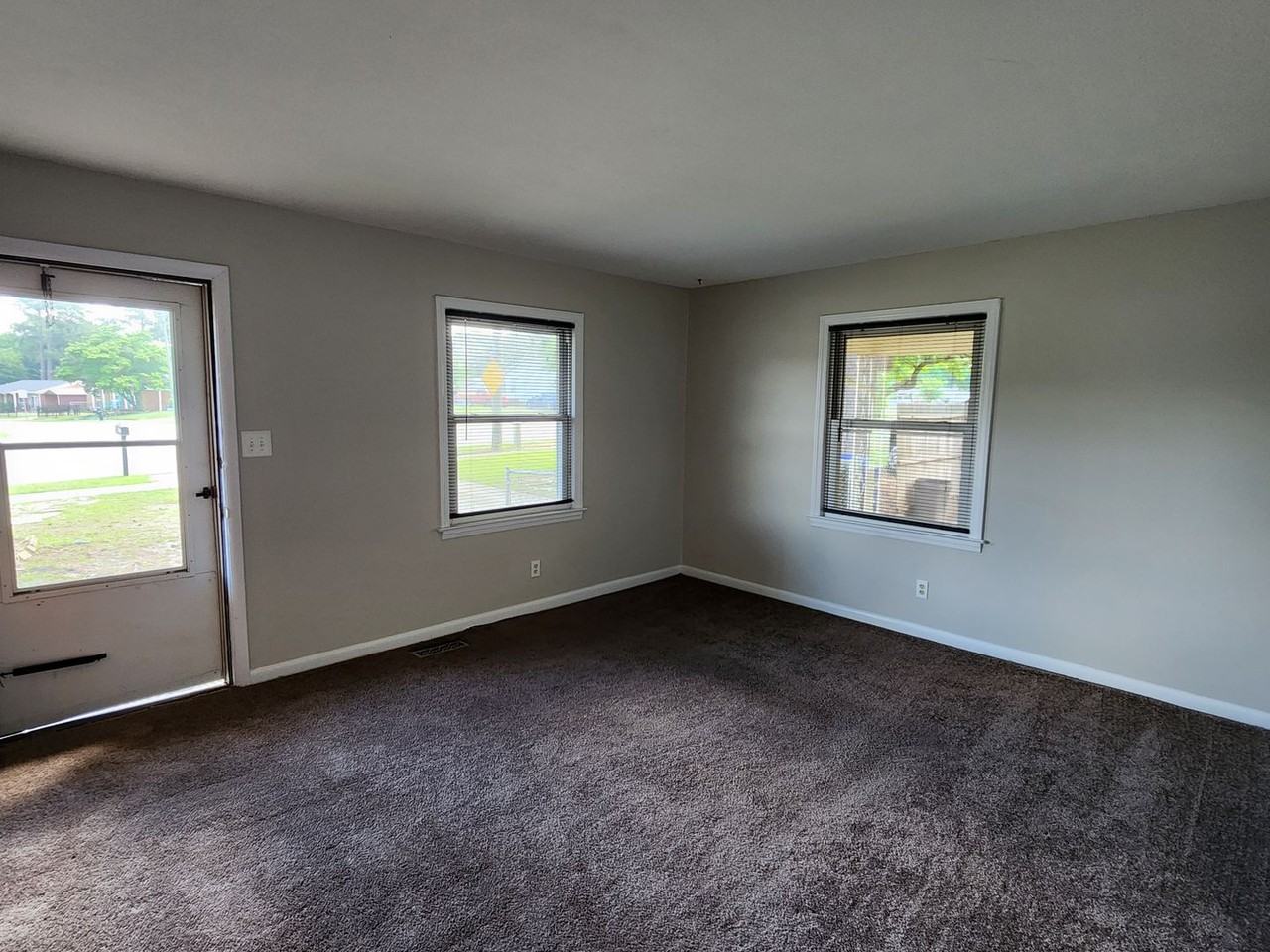 4617 Belford Rd - Photo 2 of 19