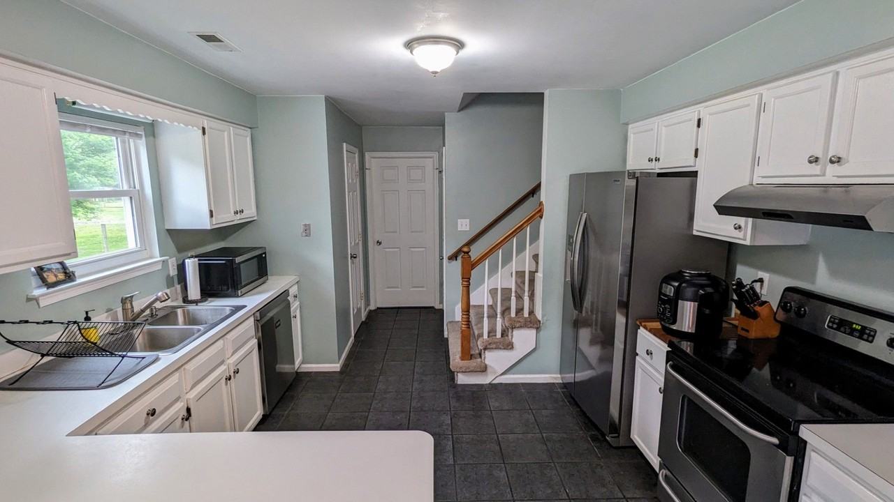 130 Kingsway - Photo 3 of 11