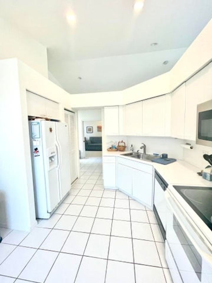 5226 Brookview Dr - Photo 2 of 17