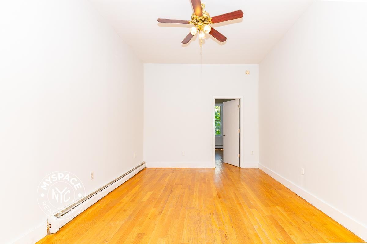 828 Halsey St #1B - Photo 3 of 8