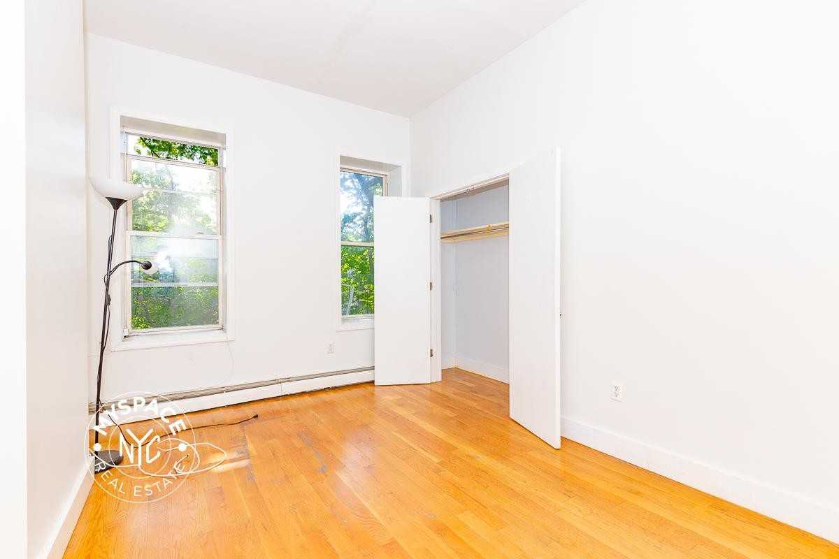 828 Halsey St #1B - Photo 5 of 8