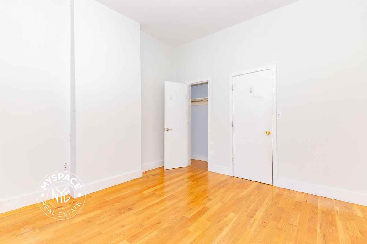 828 Halsey St #1B - Photo 6 of 8