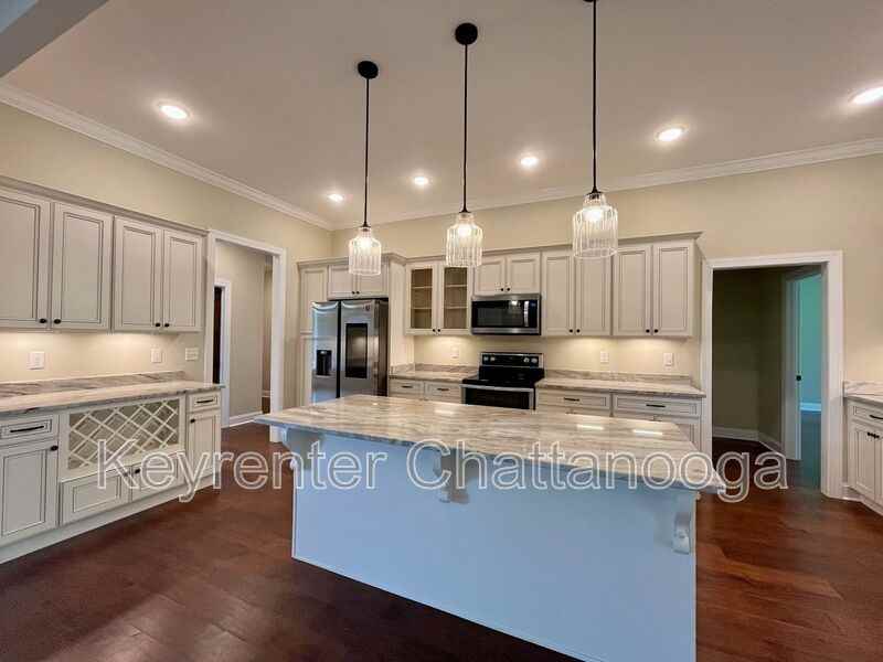 7501 Crowes Nest Dr - Photo 2 of 17