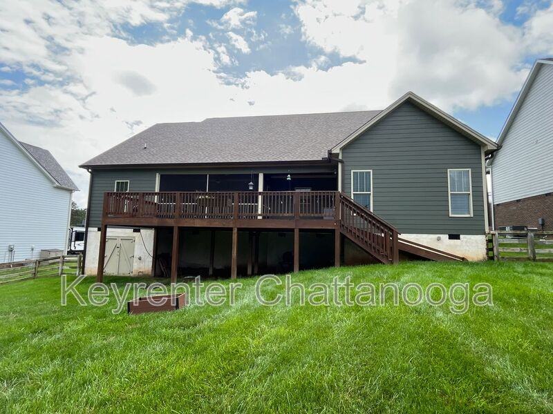 7501 Crowes Nest Dr - Photo 3 of 17