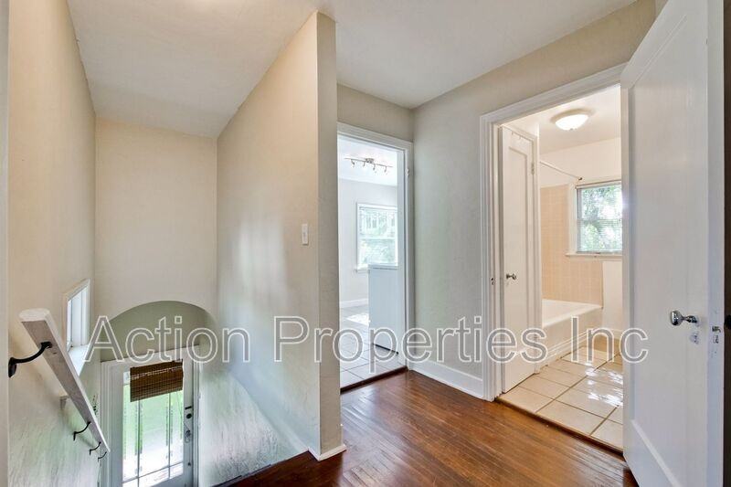 1004 Ramona St - Photo 3 of 23