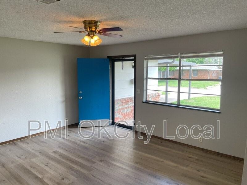 2325 N Redmond Ave - Photo 4 of 23