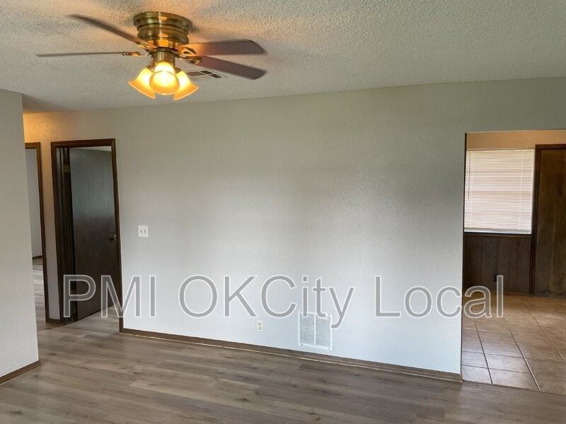 2325 N Redmond Ave - Photo 5 of 23