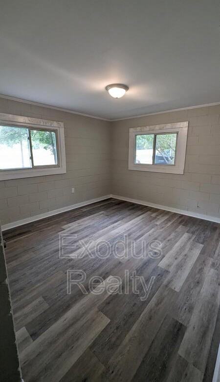 502 Maple Ave - Photo 2 of 11