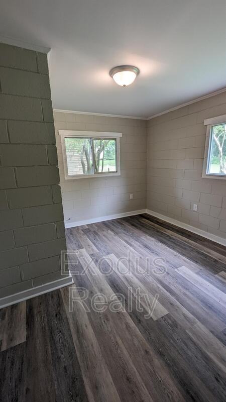 502 Maple Ave - Photo 3 of 11