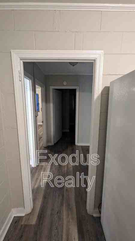 502 Maple Ave - Photo 4 of 11