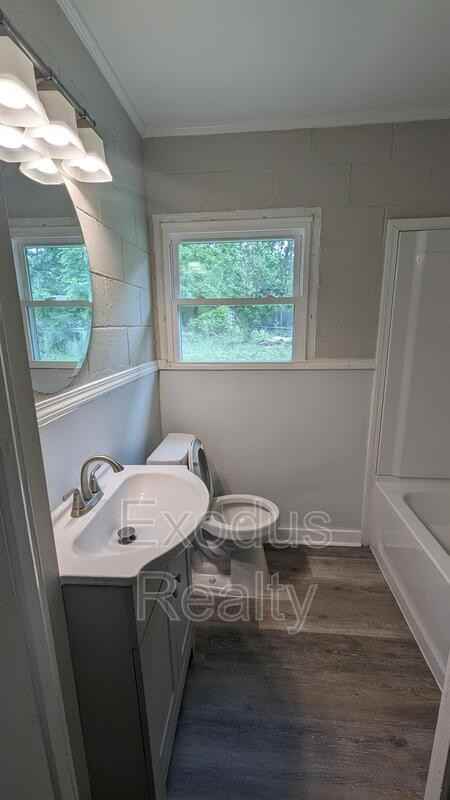 502 Maple Ave - Photo 5 of 11