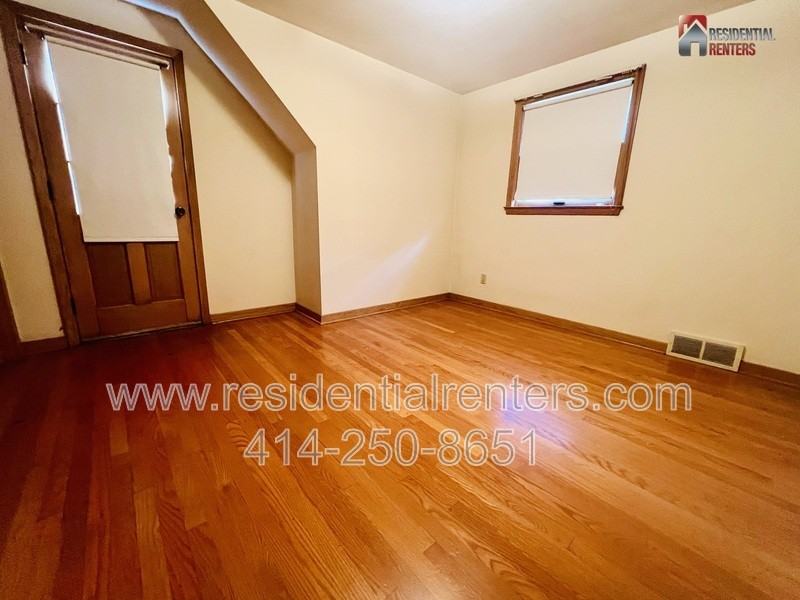 4713 N 90th St - Photo 3 of 9