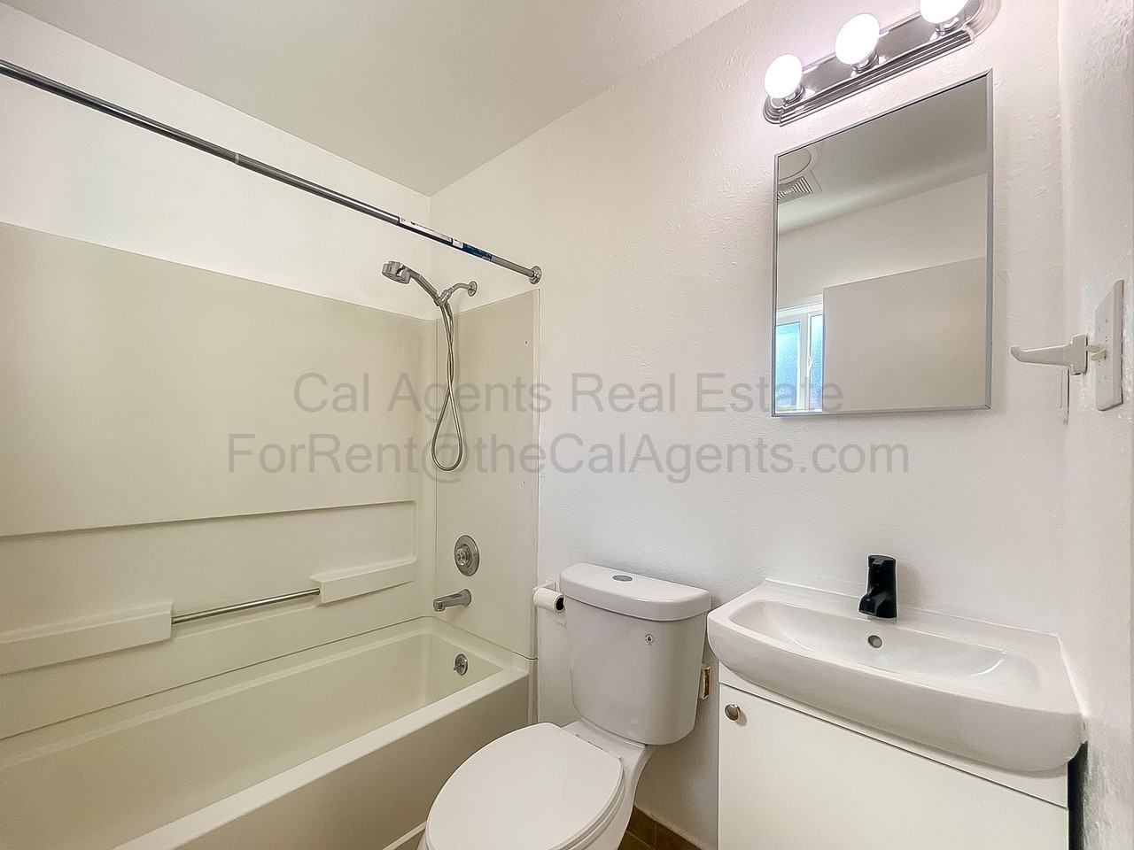 2112 Ninth Street - Photo 5 of 8