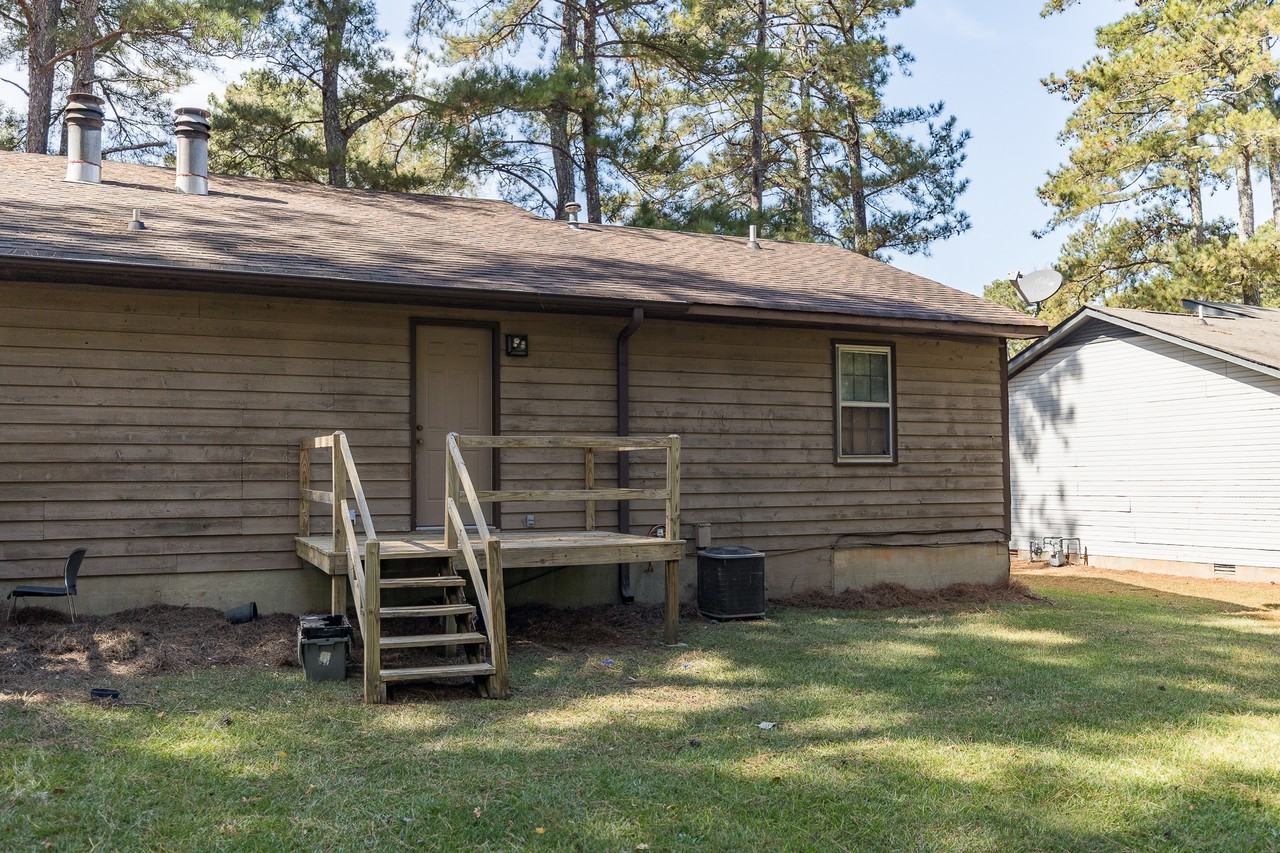 402 Freeman Drive - Photo 2 of 18