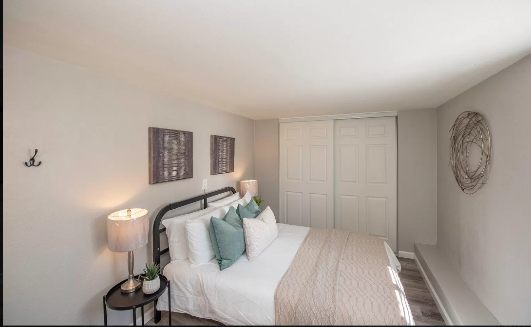 4926 73rd Street - Photo 7 of 10