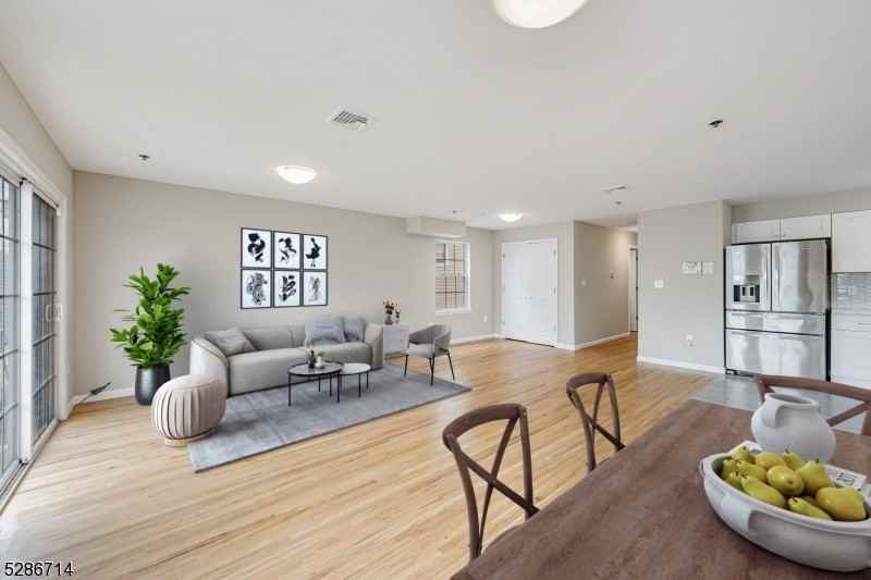 354 7th Avenue West - Photo 3 of 7