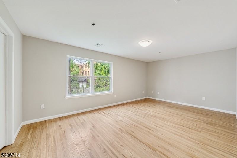 354 7th Avenue West - Photo 5 of 7